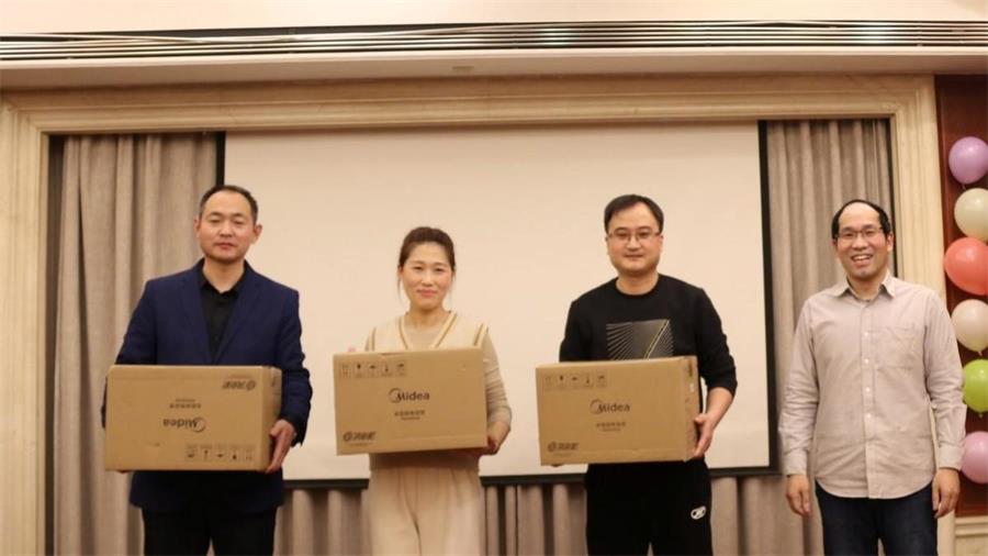 勇毅進取，順風(fēng)飛揚 | 2023年 藍(lán)鵬測控年會  幸運抽獎 二等獎 美的電飯煲